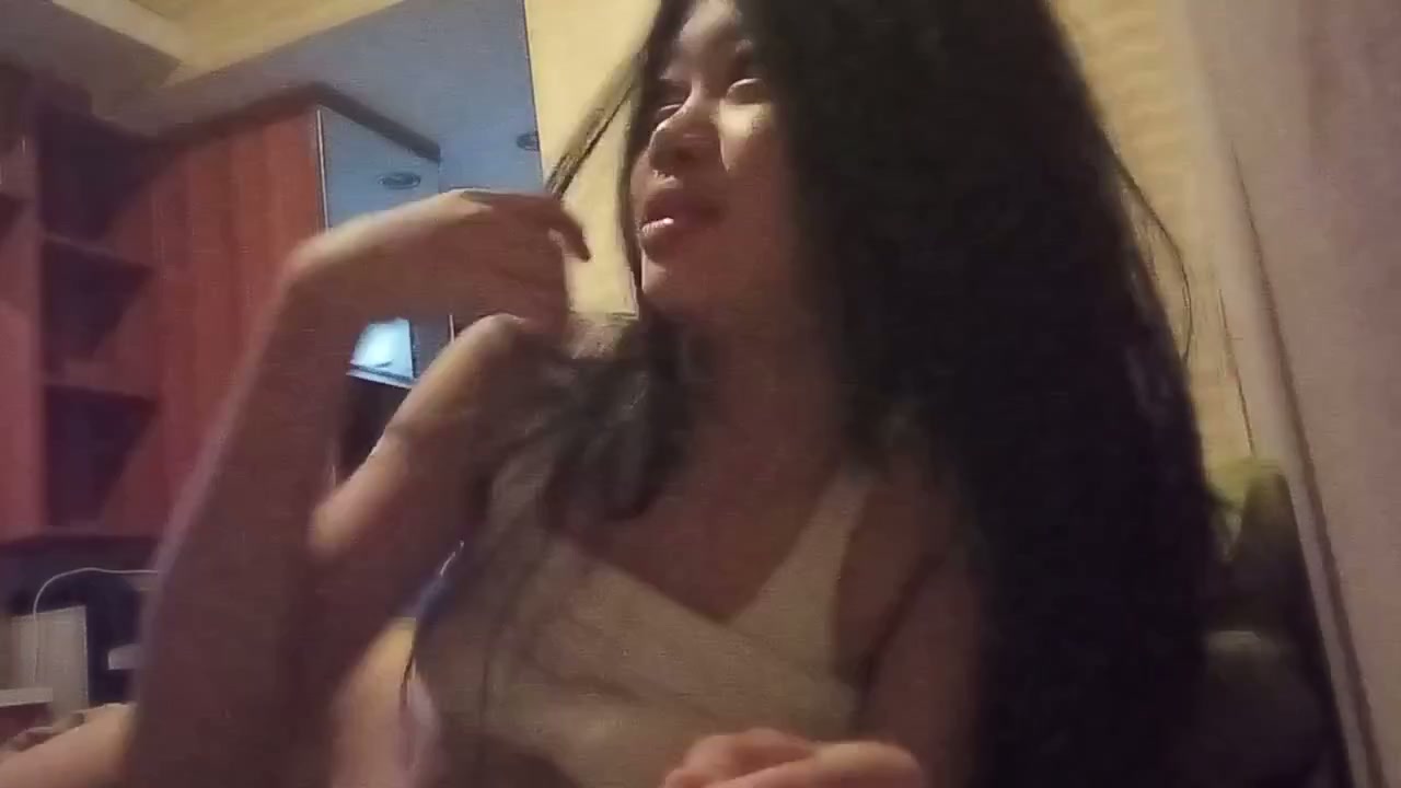 Dengerin percakapannya pake headset