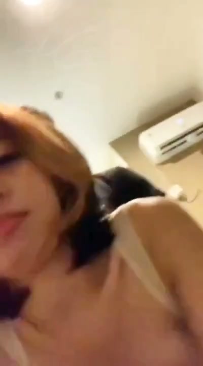 udah lama gak di masukin, jadi pengen