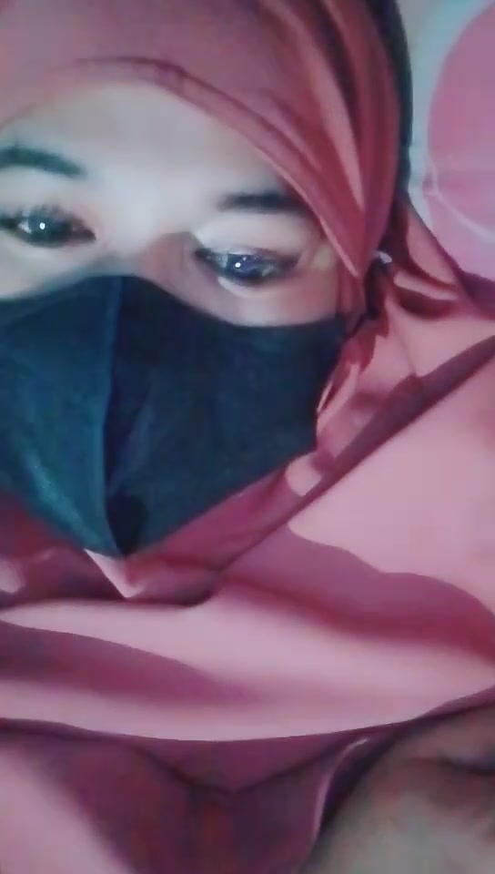 BINOR PUAS PUSIN SLNGKH AMA SODARANYA MUMPUNG LAKIKNYA DILUAR KOTA