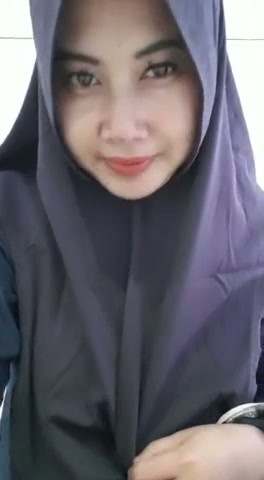 Bunda cantik ngasih tete buat brondong.mp4