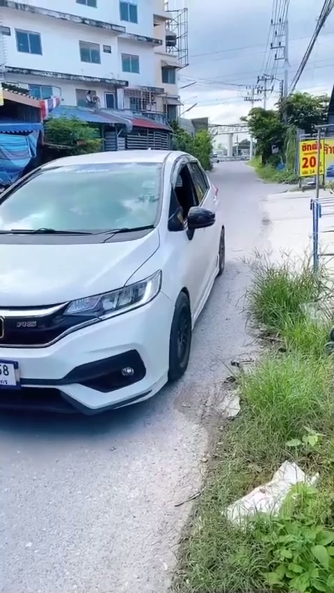 Ngewe cepat di ruang tamu takut ketahuan ortu
