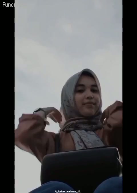 ABG hijab checkin sama pacar.mp4 - PoopHD.mp4