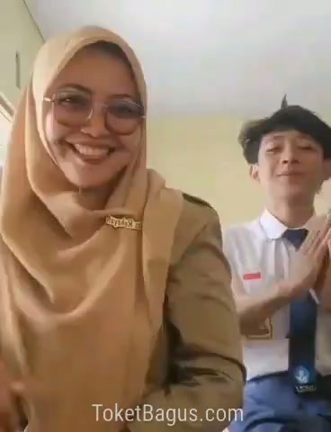 Guru dan murid viral