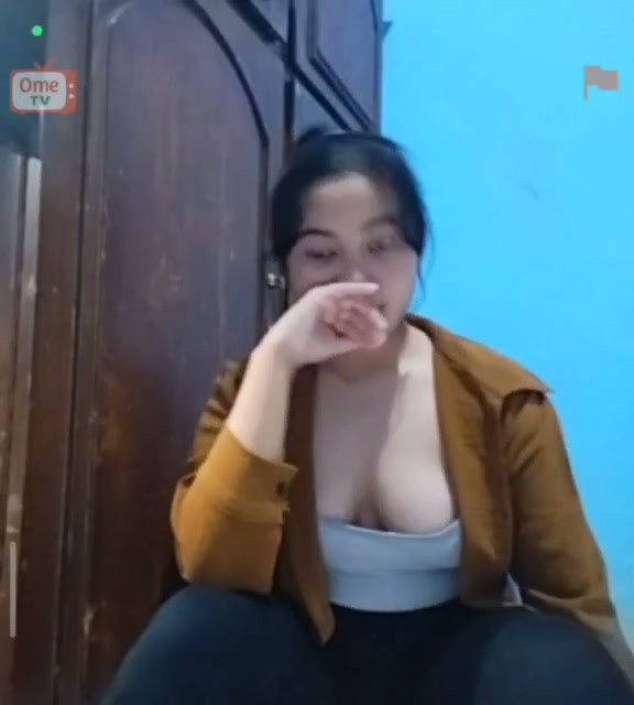 Ome Tv Show ABG SMA Toge Pamer Nenen Mulus Bantuin Pascol - Indosange.mp4 - PoopHD.mp4