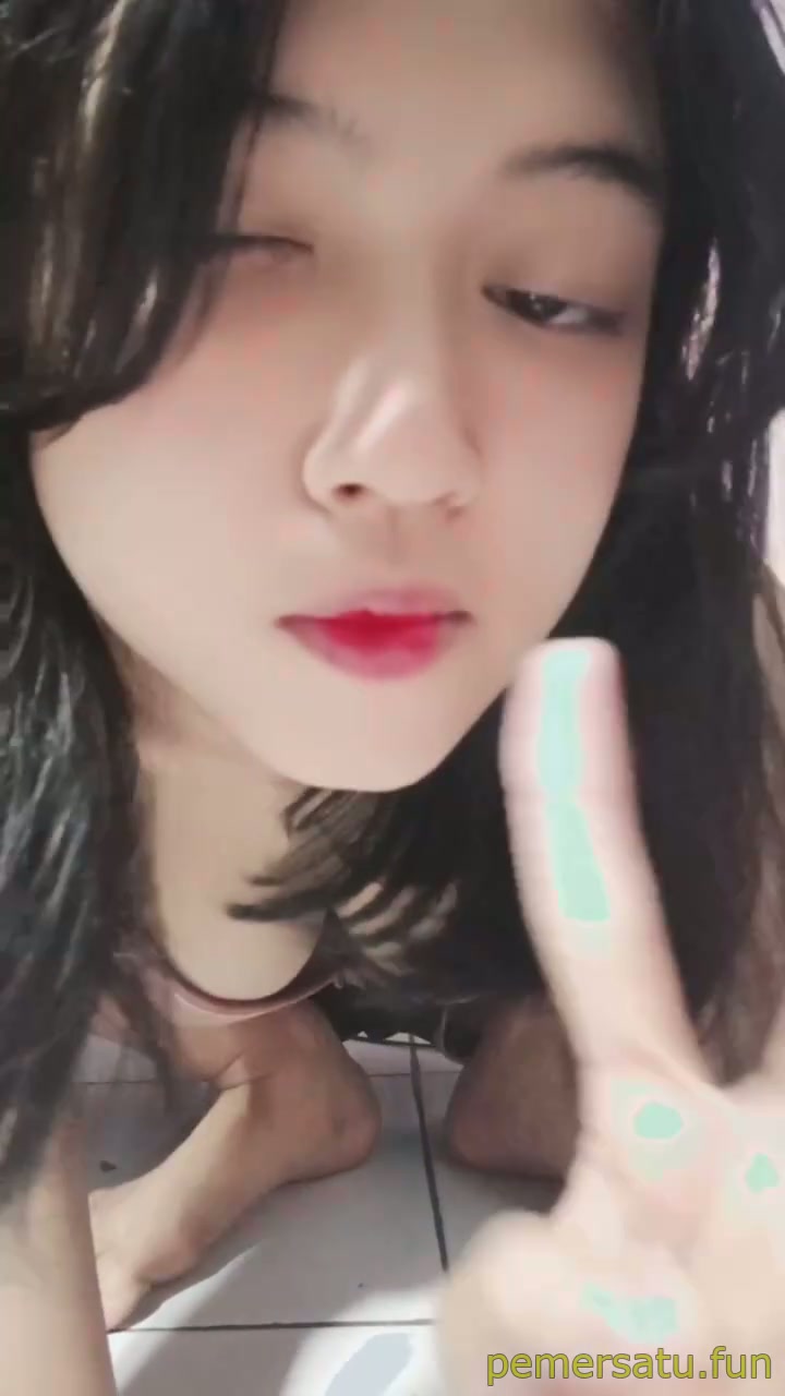 udah telanjang bulat aja anak esma colok memek pink segaris.mp4