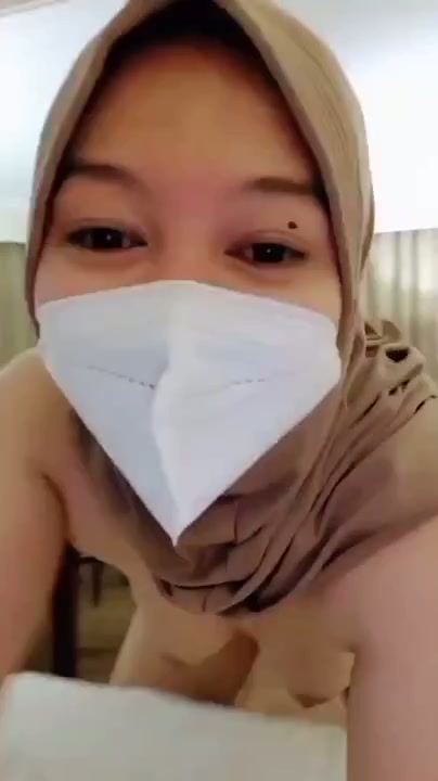Cewe hijab cek in hotel