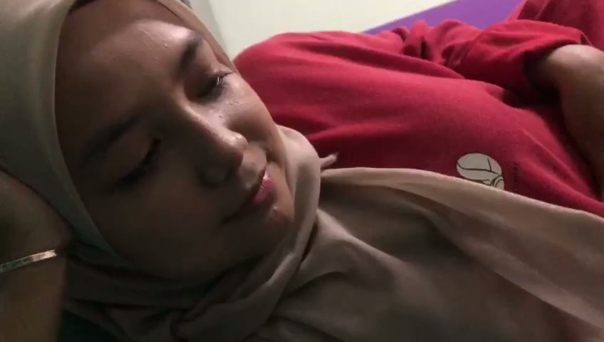 jilbab pasrah merem melek keenakan.mp4