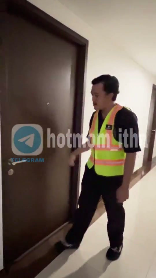 Momi itha kembali berulah, satpam komplek jadi sasaran ulan nih mpok jand4