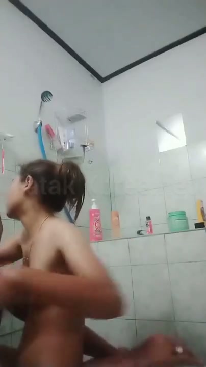 Viral adek kakak khilaf pas mandi bareng