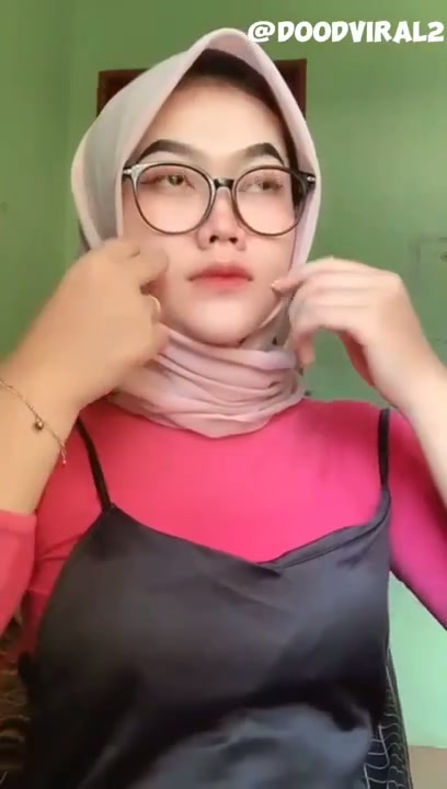 Akira Hajime Cewek Jilbab TikTok Viral Pamer Toket