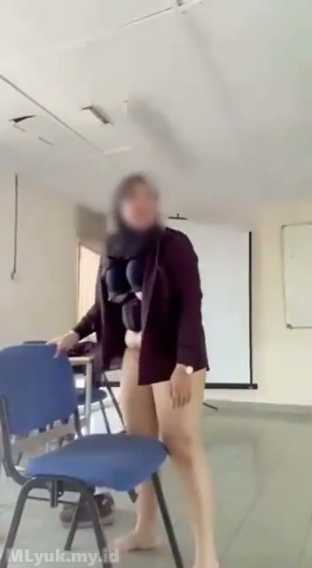 Ngentot Ibu Dosen Hijab Di Kelas.mp4