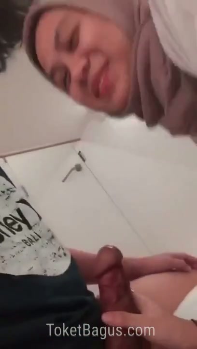 Hijab Zilla sepong kontol gede viral.mp4
