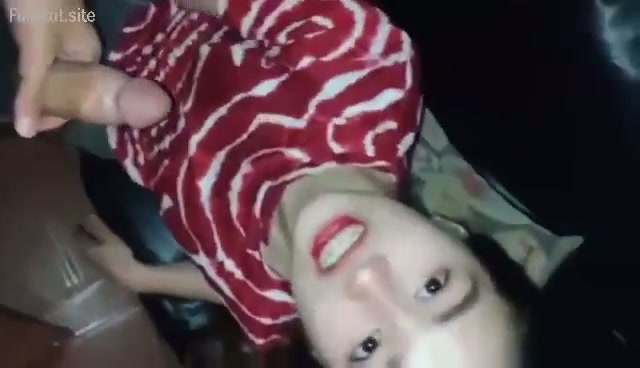 Charinza Cantik Ngews Di Ruang Tamu - (2.).mp4