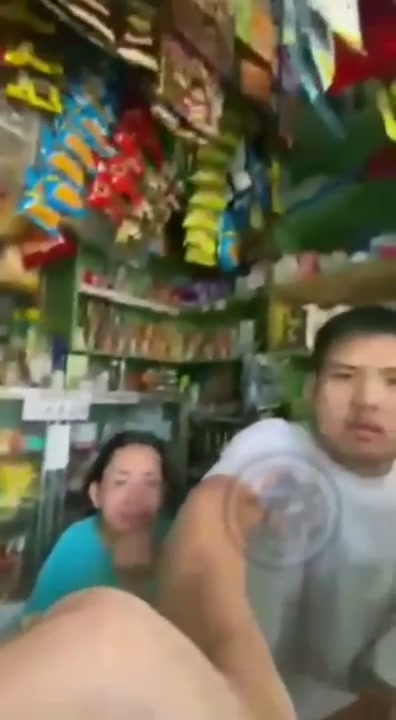 Nyepong kontol pembeli di warung.mp4