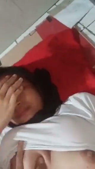 Dedek Hijab ngewe bareng pacar mumpung kos lagi sepi -