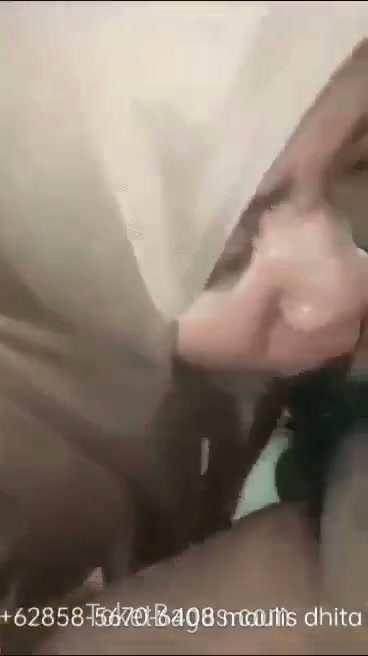 Ukhty sma kaget pertama kali memeknya dimasukin kontol gede.mp4