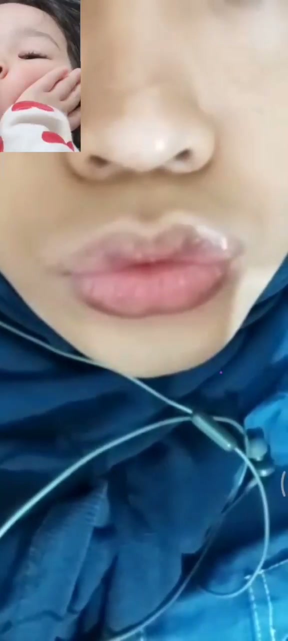 Ometv Jilbab biru lagi sendirian
