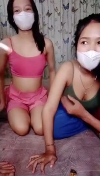 4 kimcil lagi senuk sekop bersama