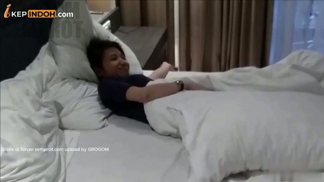 Ajakin_Sepupu_Kehotel_Masih_Malu2.mp4