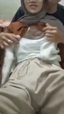 Colmekin pacar hijab masih sempit sampe menggeliat