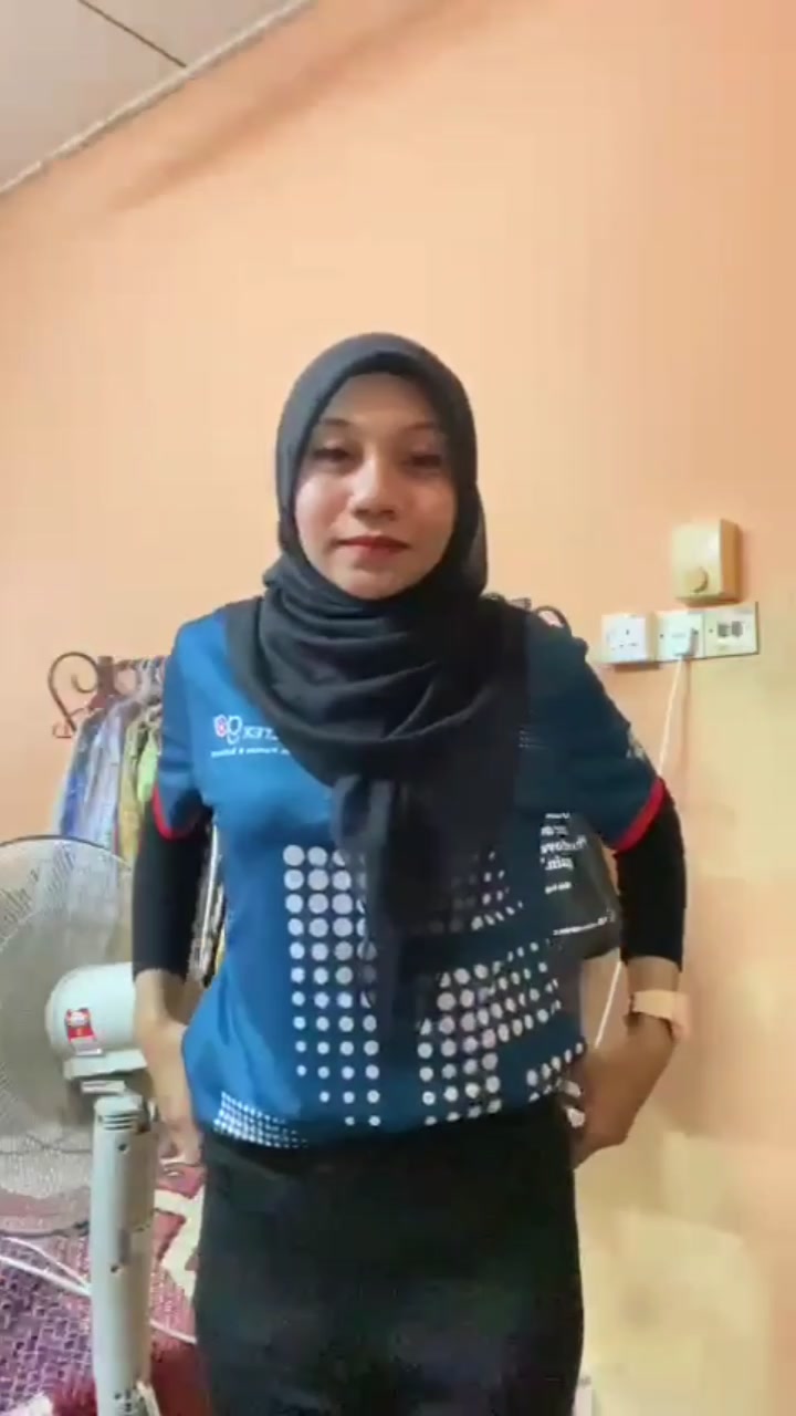 Afifa temenin si mandor ngloco di gudang belakang